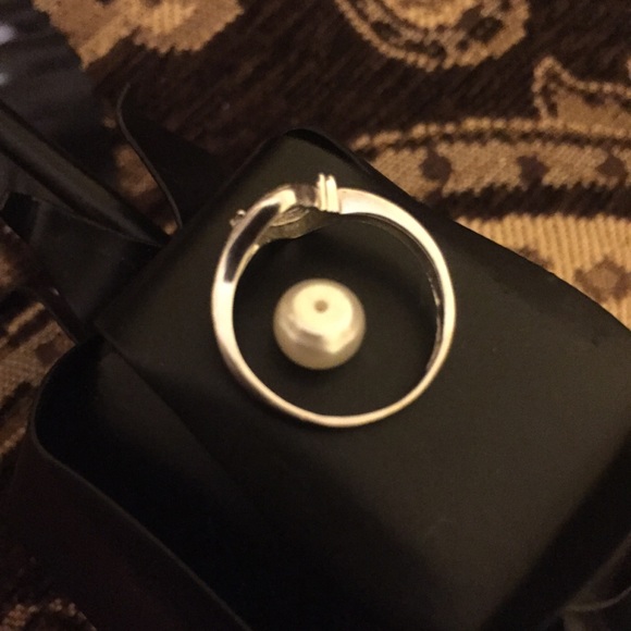 White Gold Pearl Ring w 2 Tiny Diamonds (repair) - Picture 4 of 8